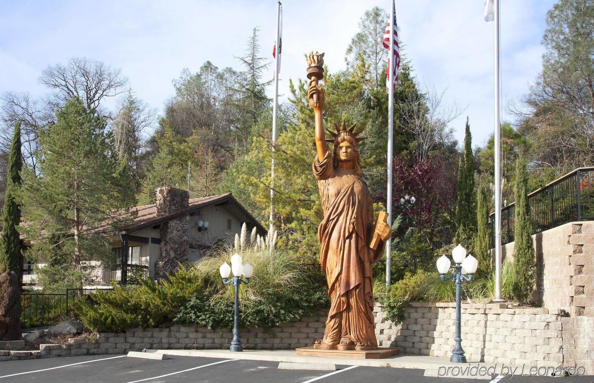 Western Yosemite Gateway 3*